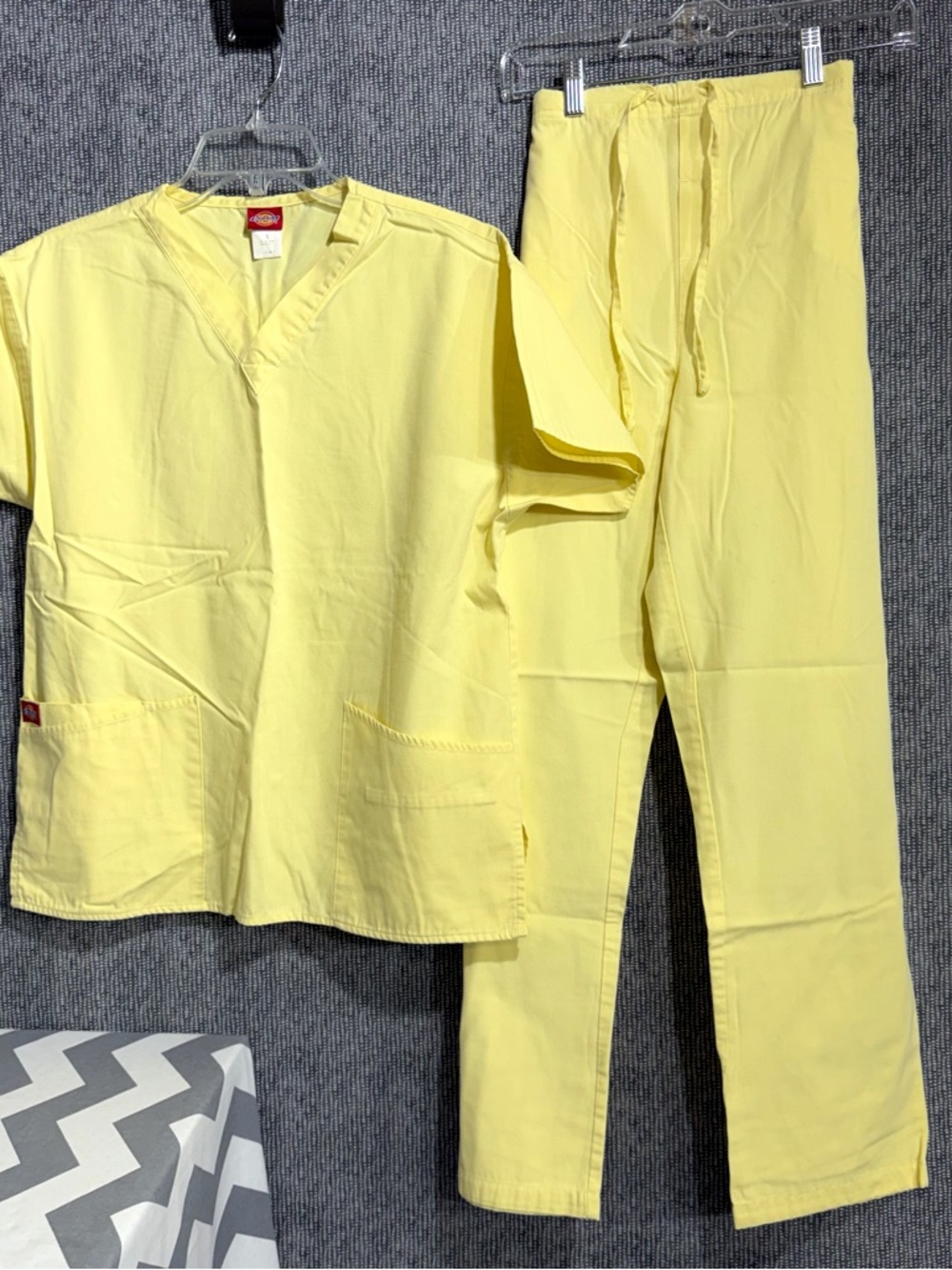 Dickies Scrub Set - Picture 15 of 16